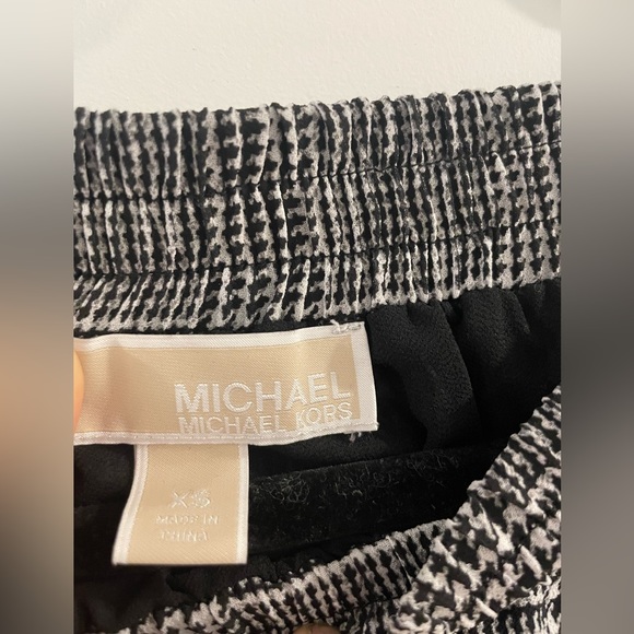 Micheal Kors Mini Skirt - Picture 3 of 3